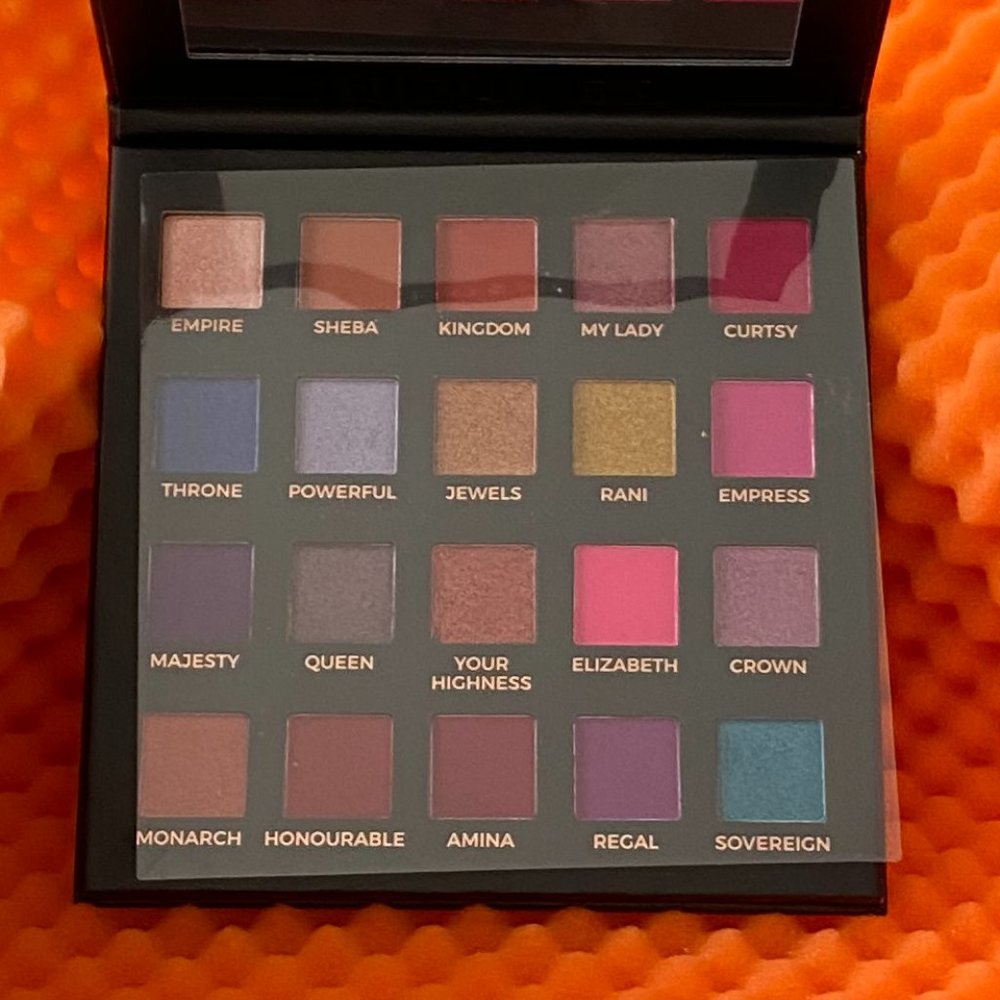 Eloise Beauty - The Queen Eyeshadow Palette - Picture 6 of 6